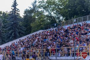 Imaginile ignorate din week-end »10.000 de oameni în tribune la meciul netelevizat din România
