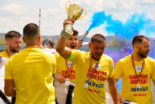 ASA Târgu Mureș a câștigat Liga 4 Mureș, nu a reușit promovarea în Liga 3, dar ar putea sări direct în Liga 2 // foto: Facebook @ FC ASA Târgu Mureș