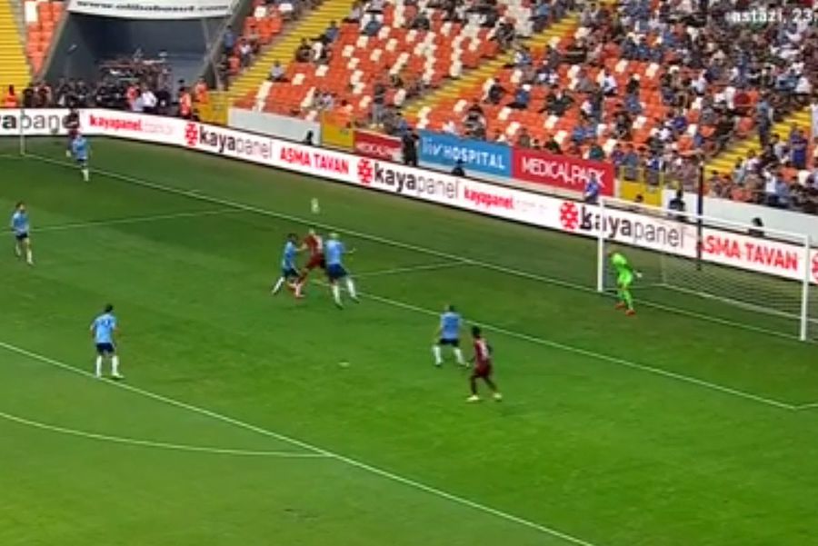 Frustrare în „infern” » Speranțele lui CFR Cluj s-au năruit în prelungiri cu Adana Demirspor, deși românii aveau om în plus