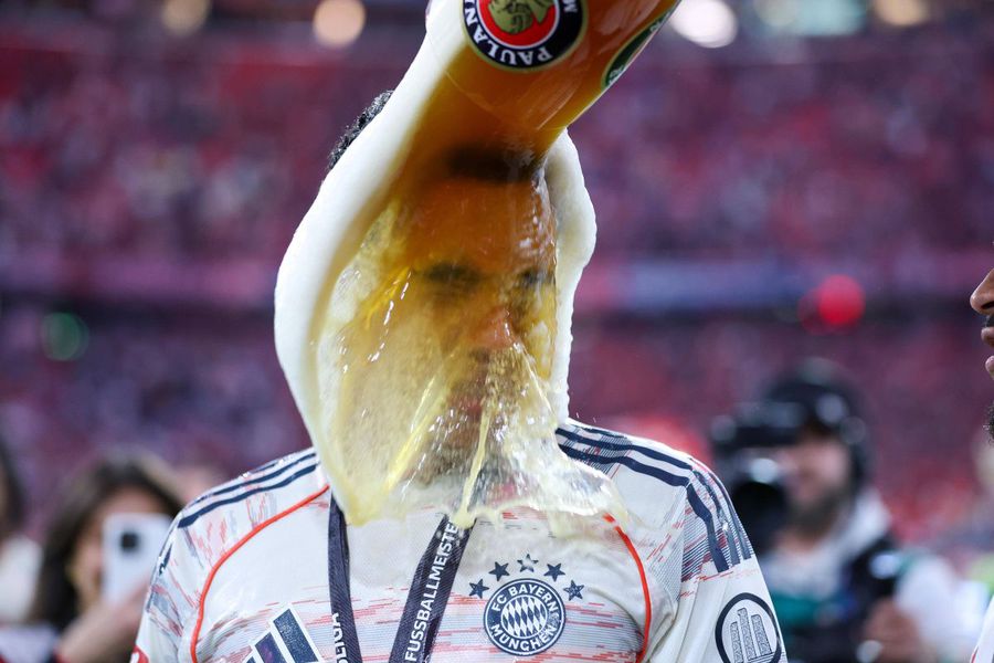 Thomas Muller a fost sufletul petrecerii pe Allianz Arena, după ce Bayern a câștigat al 34-lea titlu!