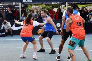 E spectacol de zile mari la Sport Arena Streetball! Primarul sectorului 6 a renunțat la sacou și a jucat baschet cu „Țestoasele Ninja”