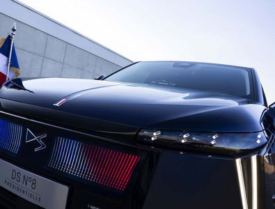 Președintele Franței va avea o mașină unică în lume! Imagini senzaționale cu SUV-ul electric