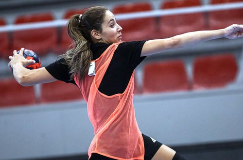 Alexandra Topfner, noua jucătoare de la Rapid/ foto: dvsckezilabda.hu