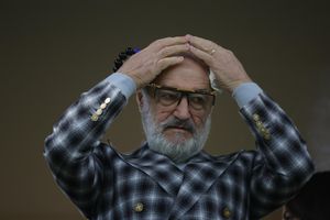 Florin Gardoș și ChatGPT i-au făcut calculele lui Gigi Becali » Suma COLOSALĂ prin care a încercat să speculeze cursul euro-leu: a luat țeapă!
