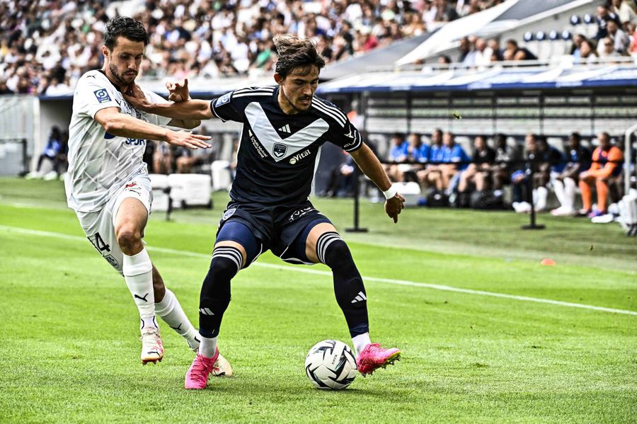 Dinamo s-a interesat de aducerea lui Alexi Pitu (22 de ani) și a lui Alex Dobre (26), fotbaliști care evoluează în banda stângă a atacului și în acest moment sunt liberi de contract. Dinamo încearcă să dea lovitura cu doi internaționali români » Unul e format de Hagi, altul a debutat și la prima reprezentativă