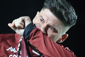 Cristian Săpunaru s-a retras! Discurs în lacrimi al fotbalistului: „Gata, s-a terminat” » Fanii Rapidului, la înălțime: „Ține minte, îți stă bine președinte!”