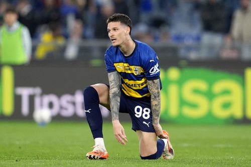 Dennis Man este pe făraș la Parma, cu care mai are 2 ani de contract / Foto: Imago Images