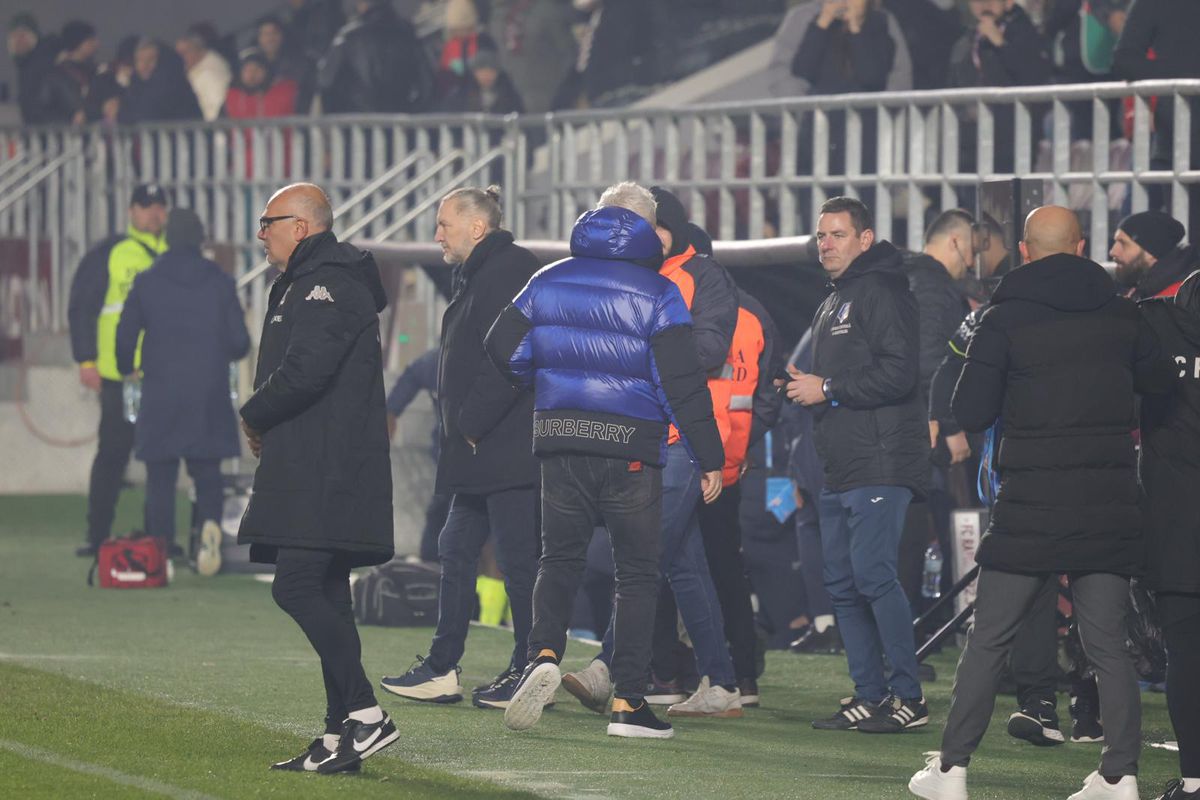 Imagini de la finalul meciului Rapid - Poli Iași