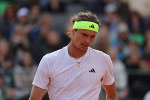 Lovit de o infecție, Alexander Zverev a fost eliminat în „optimi” la Hamburg: „Am vomat de 37 de ori și am avut febră toată noaptea”